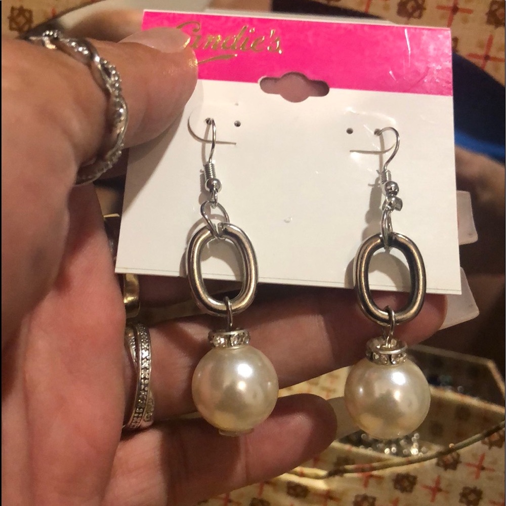 GORGEOUS Candies 🍭SIlver & Faux Pearl Earrings!!! - Picture 6 of 8